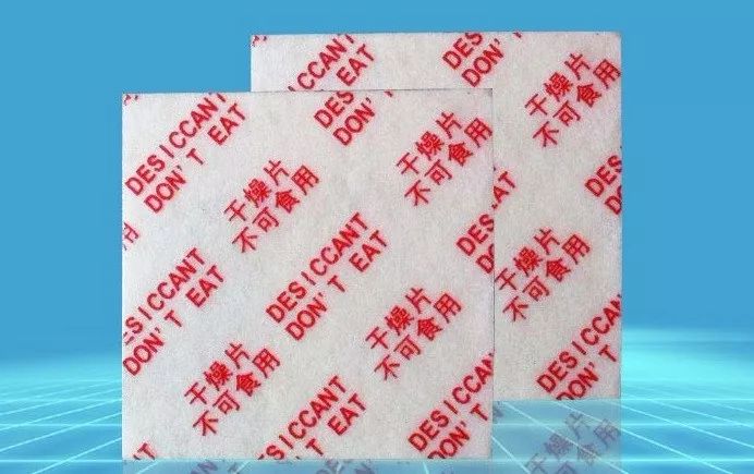 小孩吃干燥剂被腐蚀,一个小孩把干燥剂吃进了嘴里