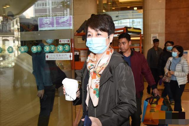 98岁赌王病情突然恶化？三太四太先后现身医院，还曾被传打续脑针