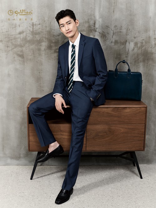 张翰同款克罗心卫衣,张翰最新代言金利来的鞋子