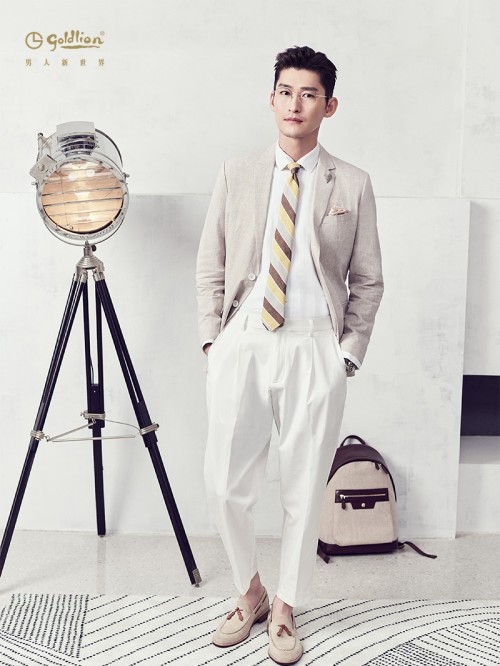 张翰同款克罗心卫衣,张翰最新代言金利来的鞋子