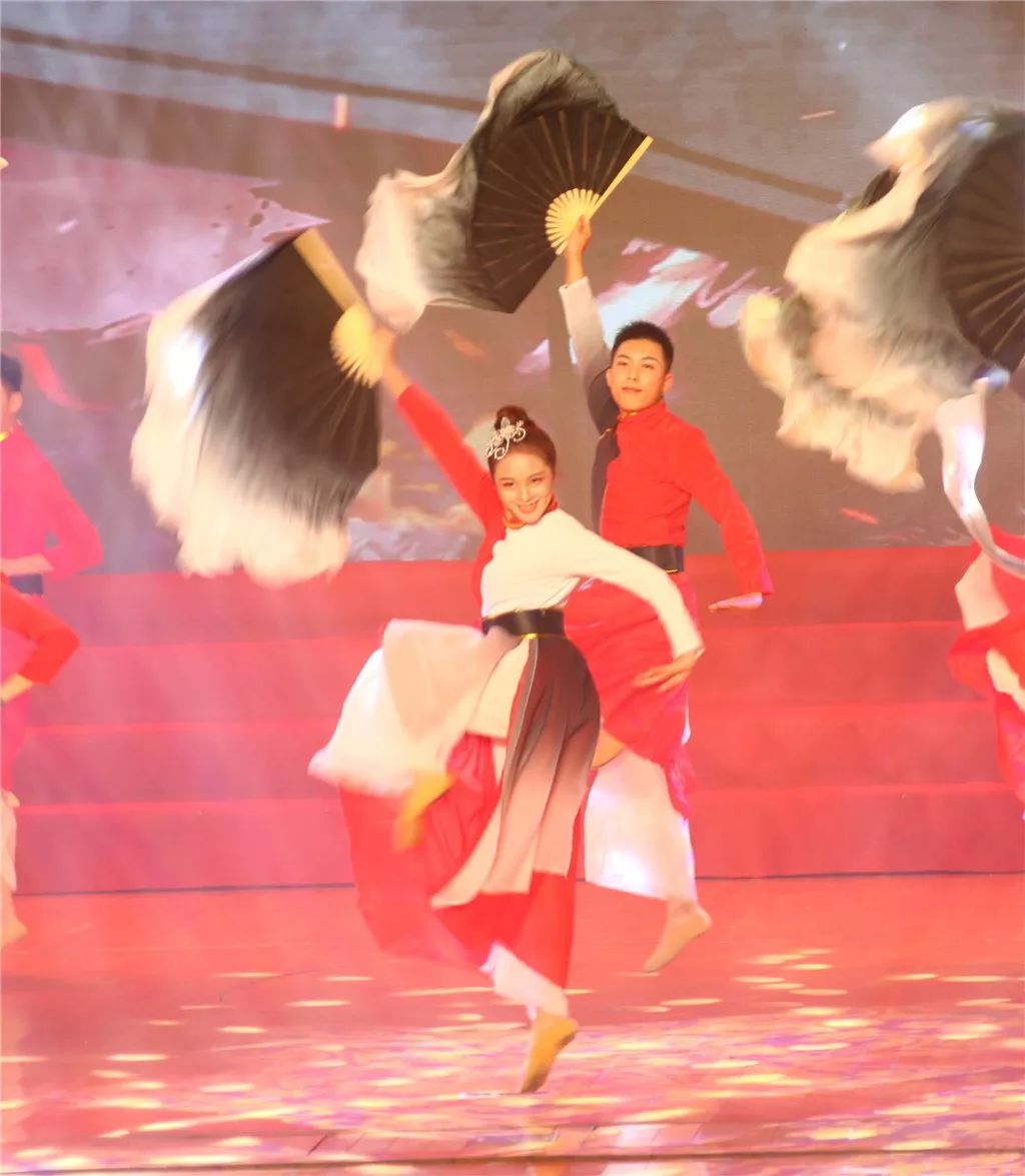 贵港三月三晚会,嗨翻啦