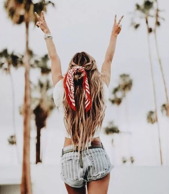 过时的丝巾绑头发,丝巾扎头发蝴蝶结造型