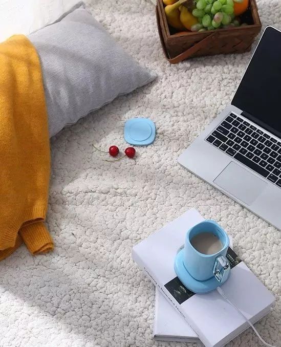 这个杯子被施了魔法！能自行搅拌解放双手，还能给手机无线充电