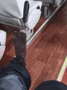 一双能按摩的浴室拖鞋，Q软防滑，好穿到爆，每一步都在保健