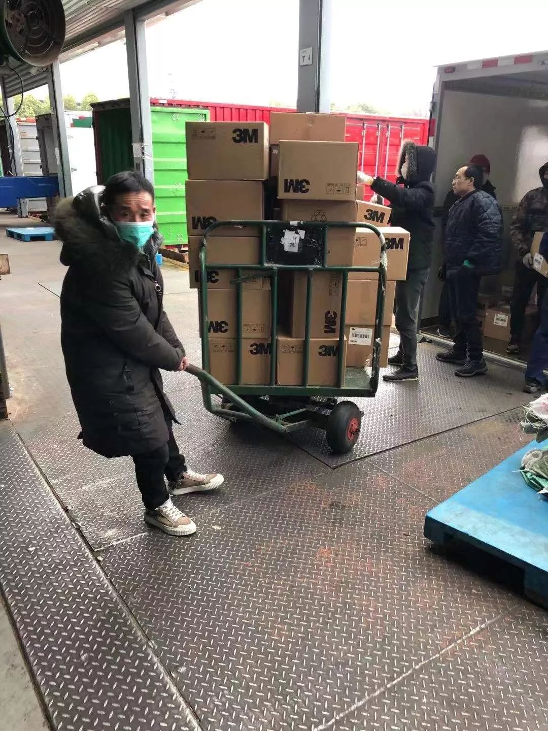 鎶楀嚮鐤儏鍦ㄨ鍔ㄧ墿璧勬崘璧犳殩浜哄績 (鐖卞績鐗╄祫鍔╁姏娴欐睙鎶楀嚮鐤儏)