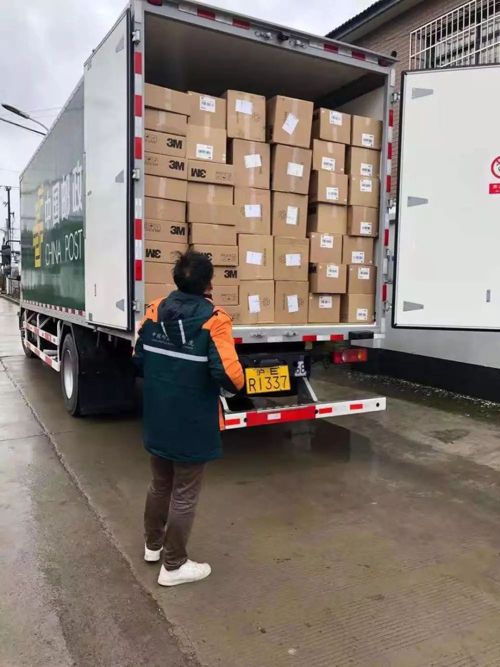 鎶楀嚮鐤儏鍦ㄨ鍔ㄧ墿璧勬崘璧犳殩浜哄績 (鐖卞績鐗╄祫鍔╁姏娴欐睙鎶楀嚮鐤儏)