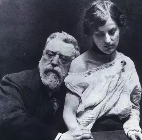 因女病人太丰满，他发明了“医学界马赛克”，却断送了所有男医生的福利