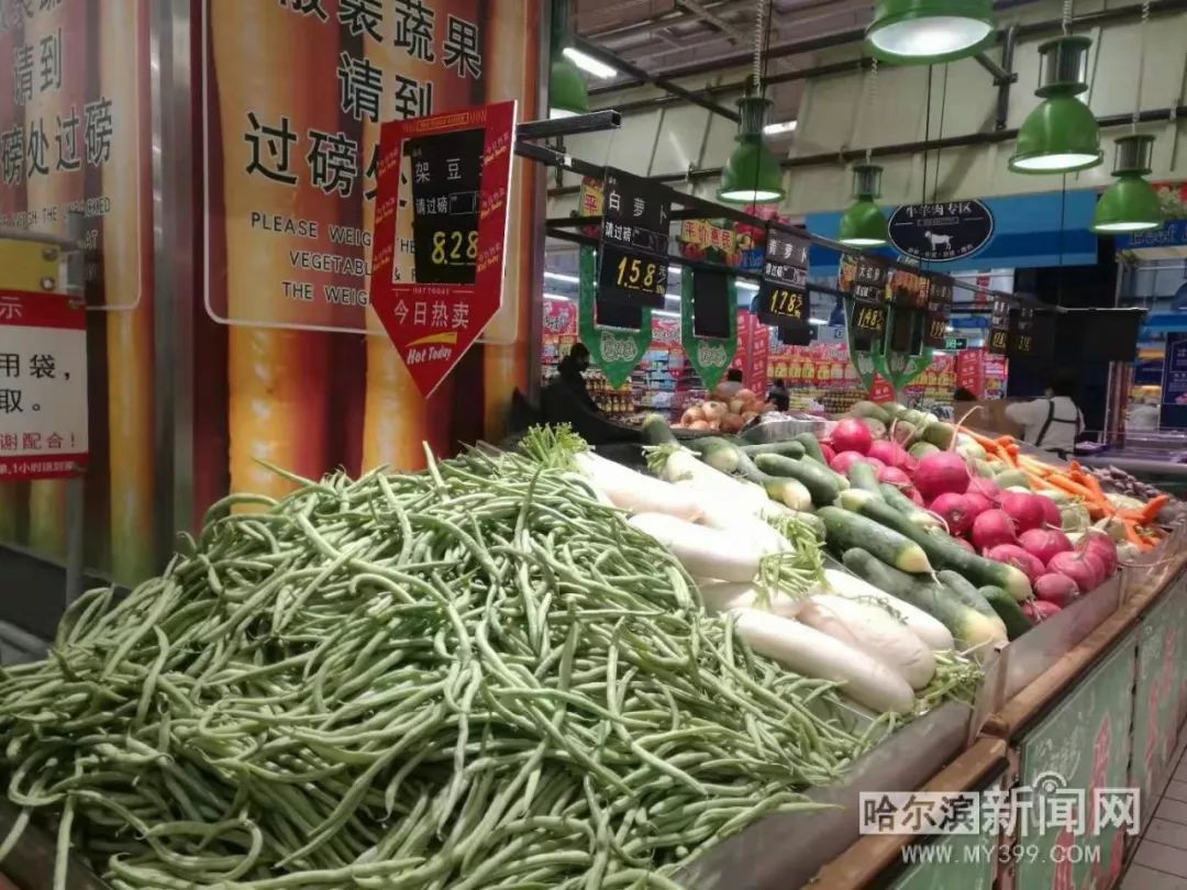 “哈十条”贴起来、口罩捂起来、消杀搞起来……疫情防控，道外大型超市“10个一起来”