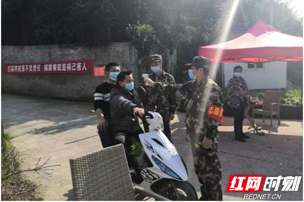 民兵在战疫一线打头阵当先锋,我市民兵抗疫一线显担当