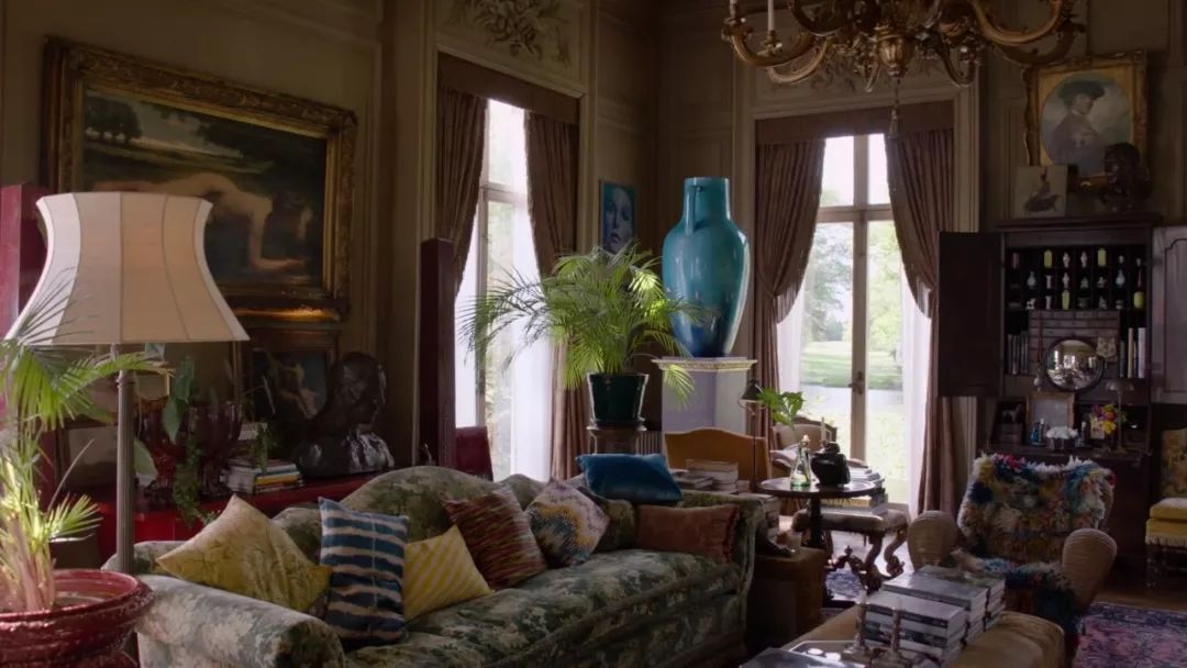 知道你们无聊，于是请来这些时装大师，陪你们一起宅在家中