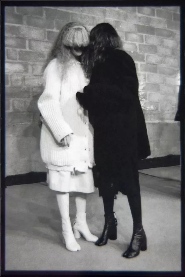 知道你们无聊，于是请来这些时装大师，陪你们一起宅在家中