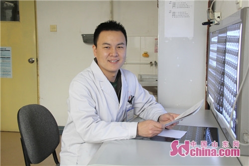 他坚守在抗疫一线,他在抗疫一线连续奋战十天九夜