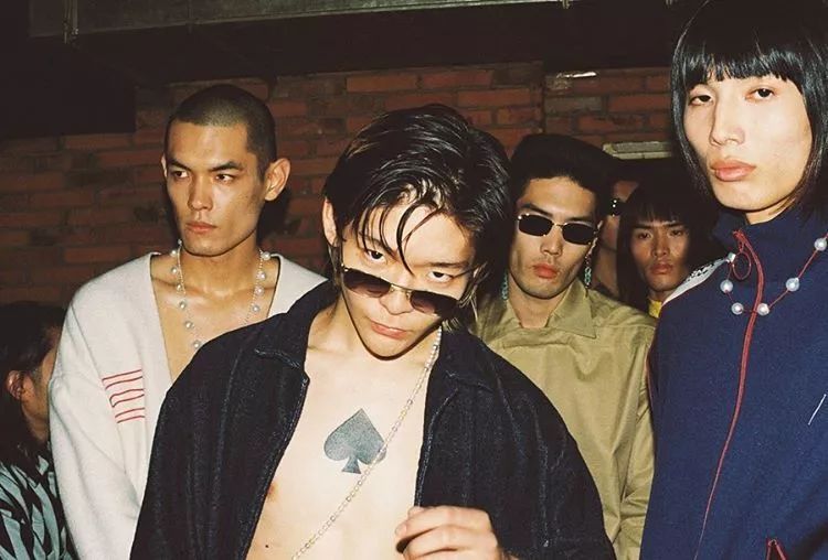 赶紧入手|一起做个戴珍珠项链的*男美**纸