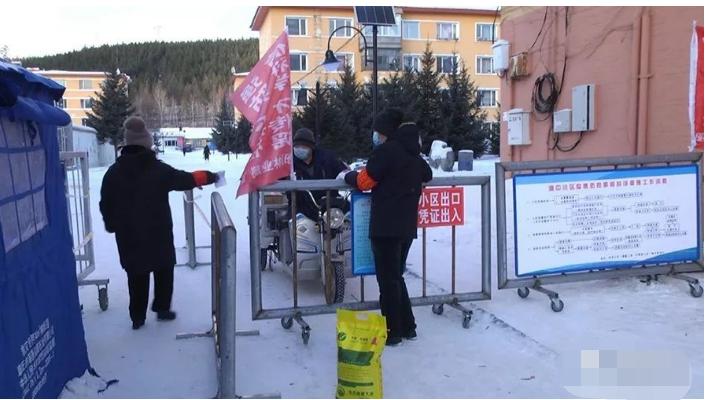 *党**员做“代购”群众暖“心扉”