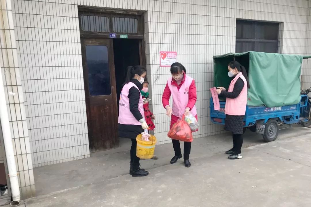 申港街道横塘村返澄人员排查服务隔“疫”不隔心