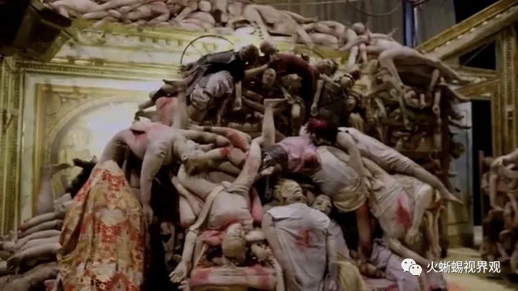这个尸堆满地的舞台是否满足你对“血腥混乱美学”的全部想象？
