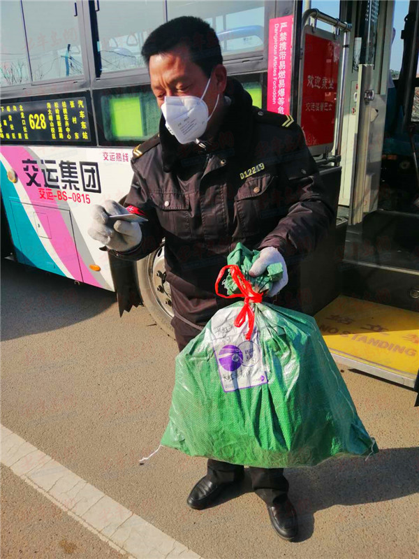 628路公交车成山中村民“快递专线”赢得村民赞成