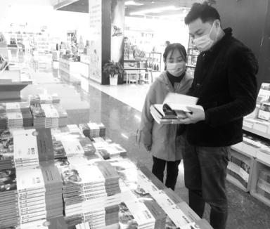 指定地点购买教辅书,学生到指定书店购买教辅