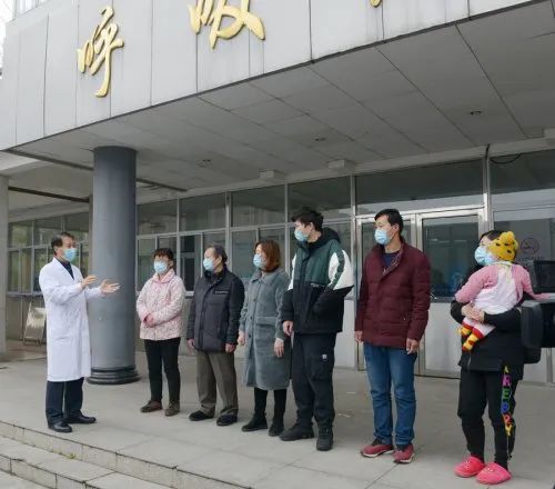 首批新冠肺炎患者治愈出院视频,阜阳市新冠肺炎