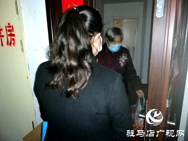 小区客服张蒙蒙：变成勤劳的“小蜜蜂”全心全意守护您