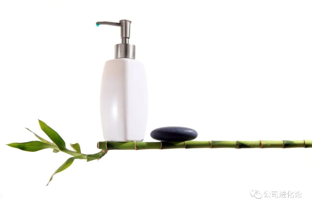 从爽肤水到消毒水，复不了工的美妆企业自救