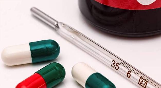 穿着衣服被开水烫伤急救,开水烫伤的急救措施