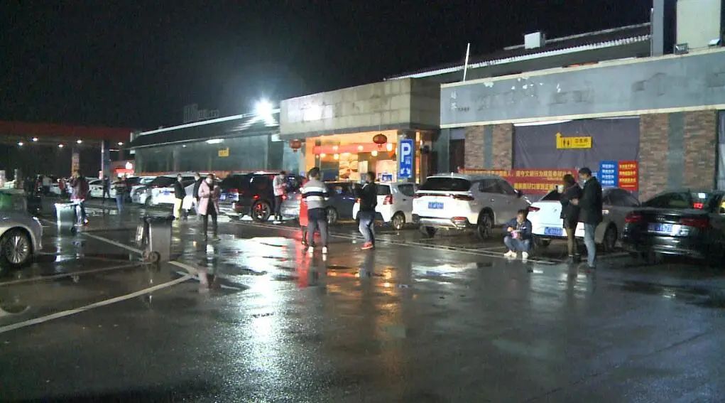 3月8日焦点图：@中小学生发新课本了，收到了吗？