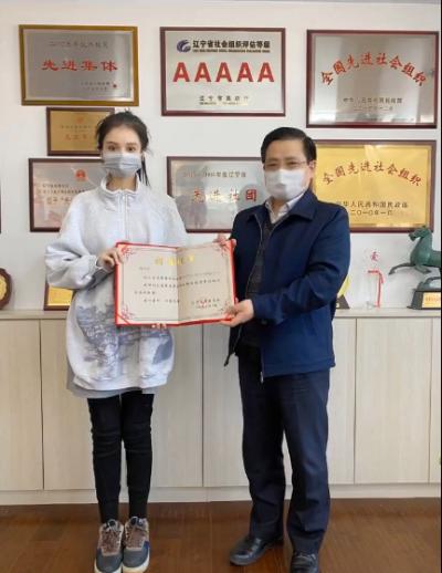 赵本山双眼皮,赵本山女儿素颜直播曝光真实颜值