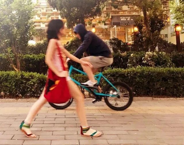 2岁穿高定、LV定制小零食...跟她比李湘王菲的闺女也只是平民…