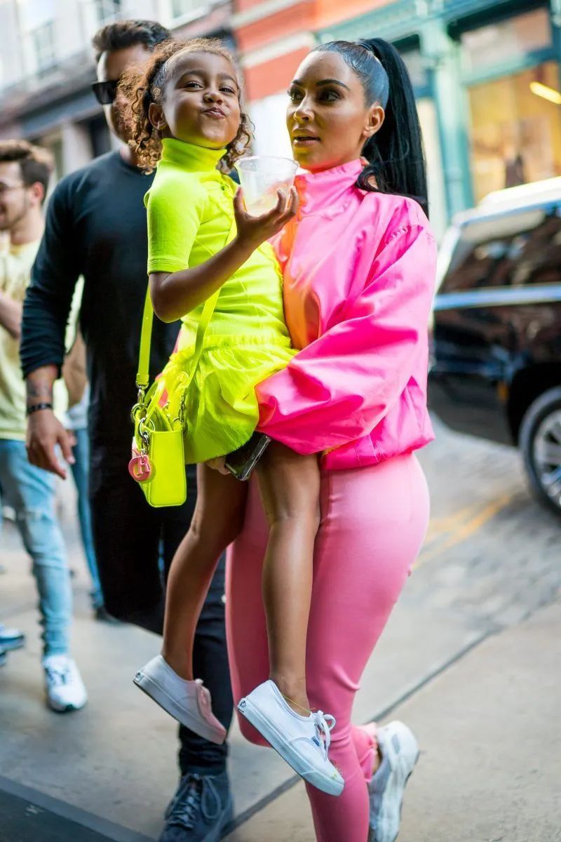 2岁穿高定、LV定制小零食...跟她比李湘王菲的闺女也只是平民…