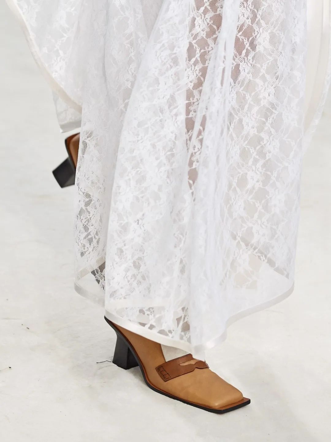 我花十分之一价格在ZARA买到BV相似款，真的好穿吗？