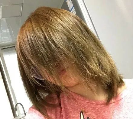 不要在家自己染发,千万不要自己在家染发