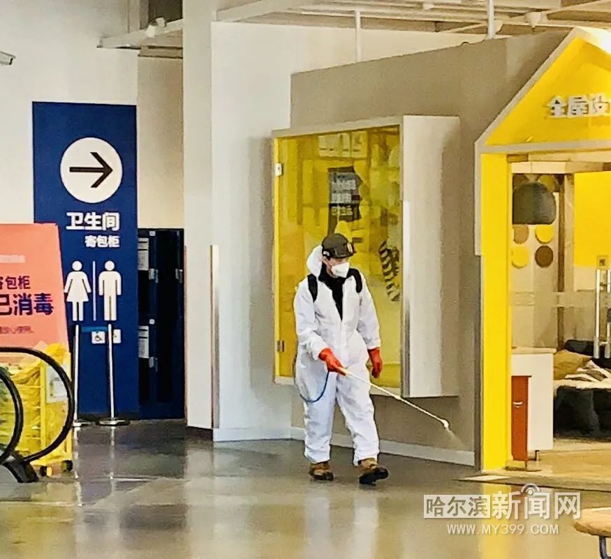 哈市大型商场复工+防疫“标配”外还做了不少“加分项”丨消杀再消杀，错时、区隔通道，“测温神器”减少顾客等待……