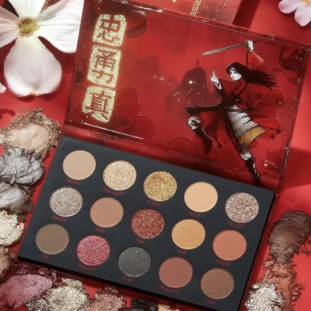 2018年王一博粉红色眼影,王一博雾蓝发同款