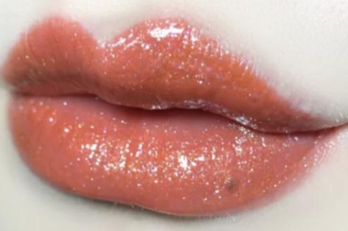 2018年王一博粉红色眼影,王一博雾蓝发同款