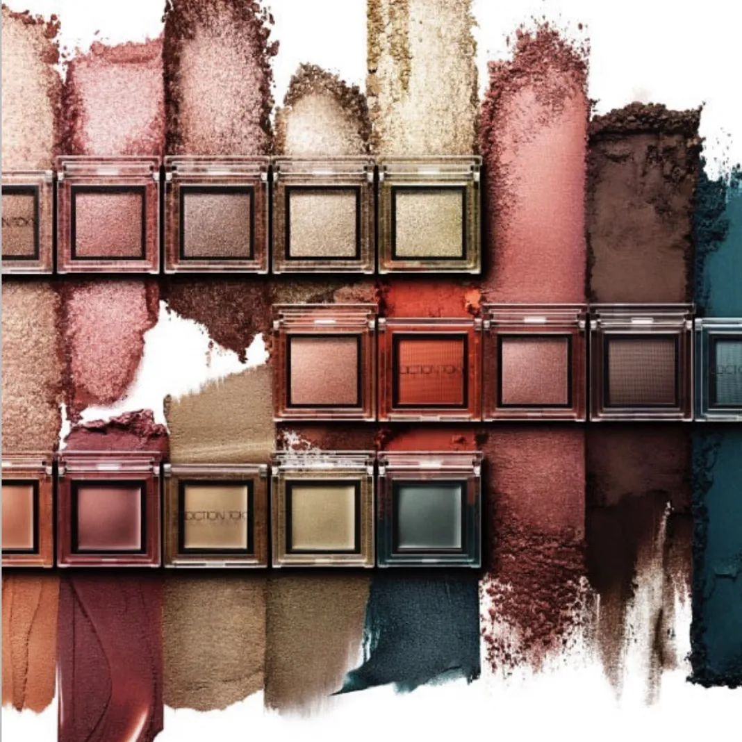 2018年王一博粉红色眼影,王一博雾蓝发同款