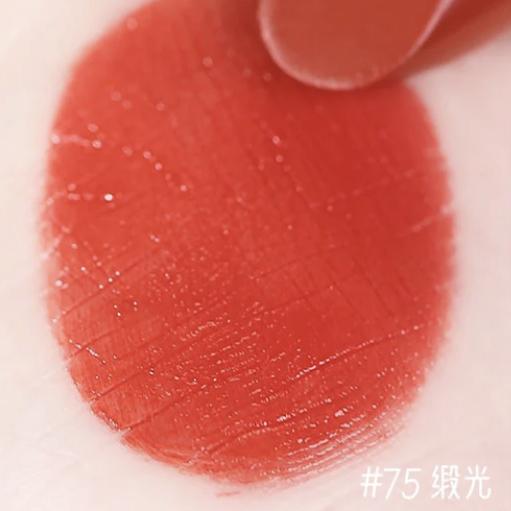 2018年王一博粉红色眼影,王一博雾蓝发同款