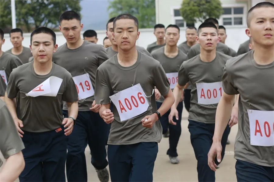 前线夜读|新兵连的迷彩记忆