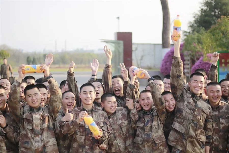 前线夜读|新兵连的迷彩记忆