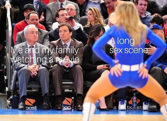 和父母在家看电影,和父母看电视看到开车的你