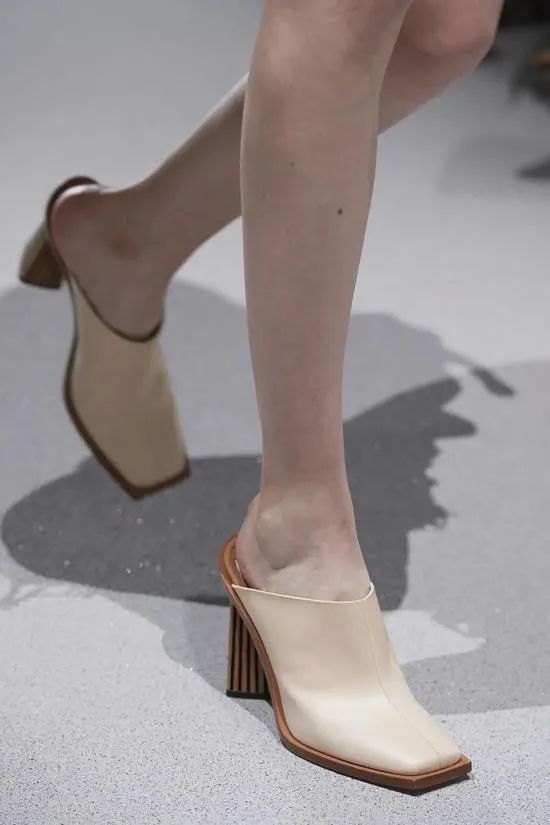 不能错过近年来大火的方头鞋,bv方头鞋推荐