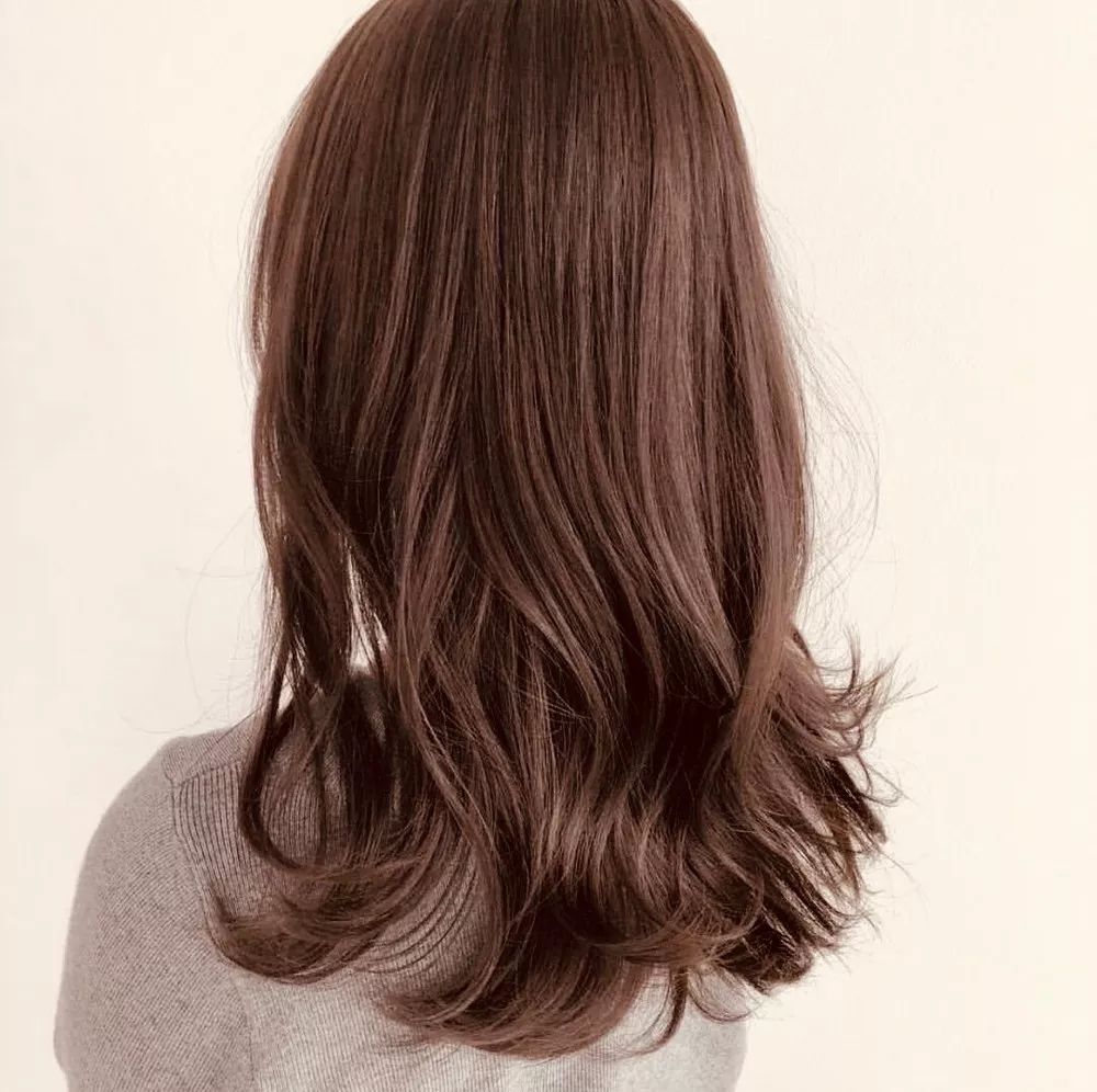 染了亚麻色好黄,发廊亚麻色染出来什么效果