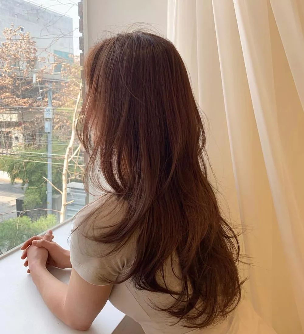 染了亚麻色好黄,发廊亚麻色染出来什么效果