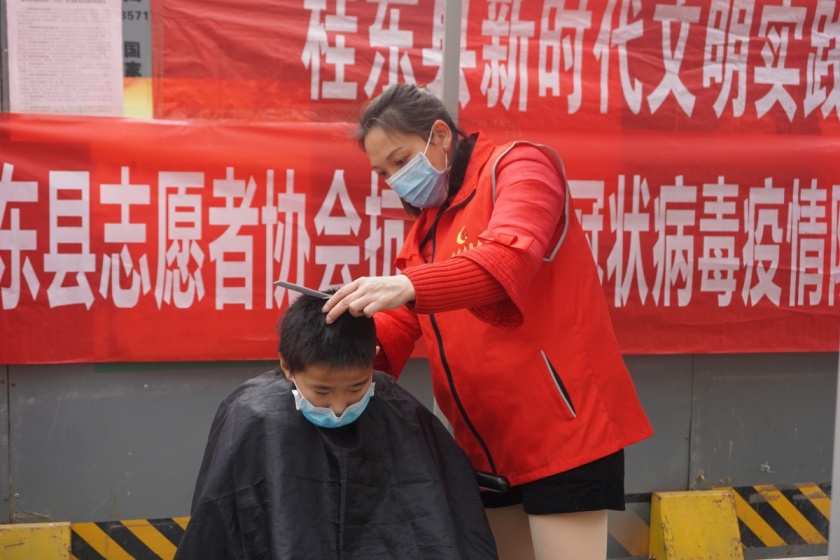 春风送暖见行动雷锋精神永传承,弘扬雷锋精神暖心服务基层行