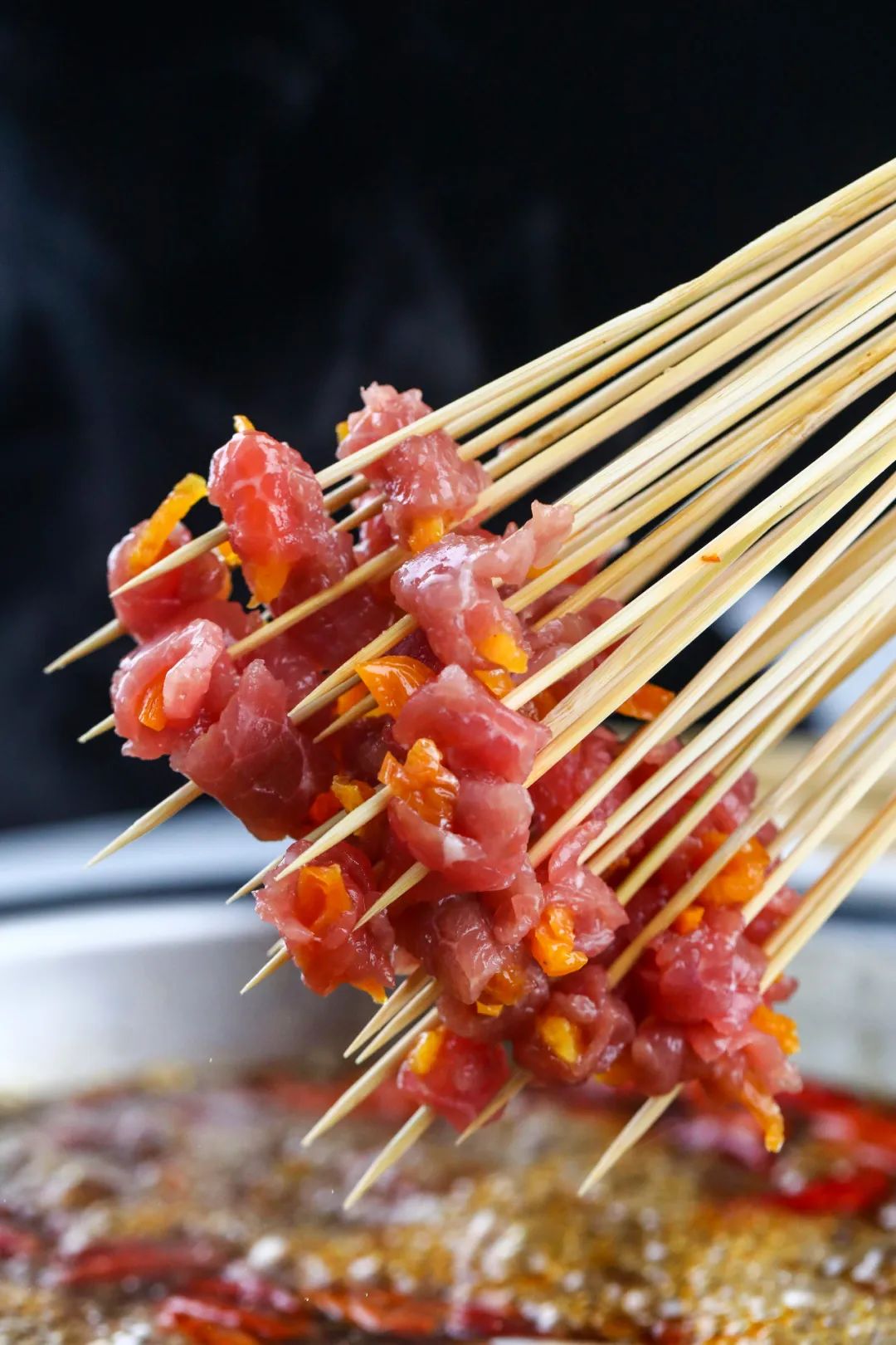 帝都惊现奇葩串串！神奇鸭肠会悬浮？！大牌口红用来吃...