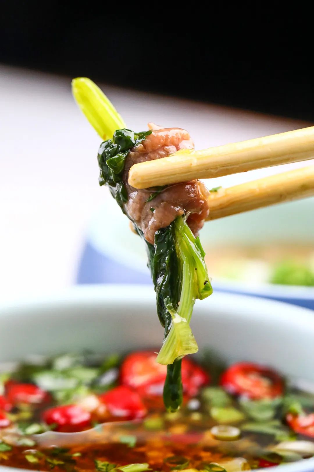 帝都惊现奇葩串串！神奇鸭肠会悬浮？！大牌口红用来吃...