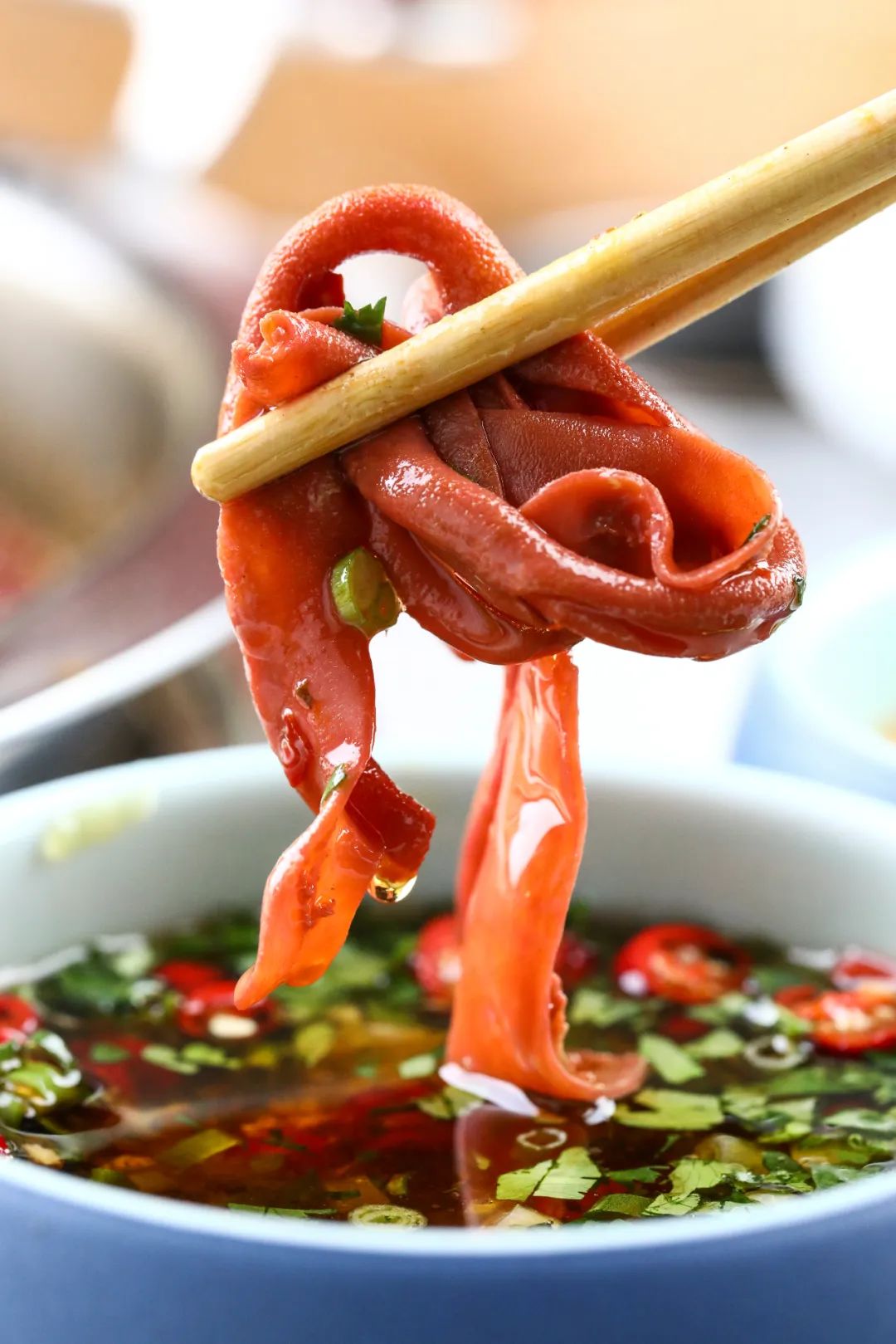 帝都惊现奇葩串串！神奇鸭肠会悬浮？！大牌口红用来吃...