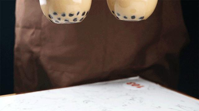 帝都惊现奇葩串串！神奇鸭肠会悬浮？！大牌口红用来吃...