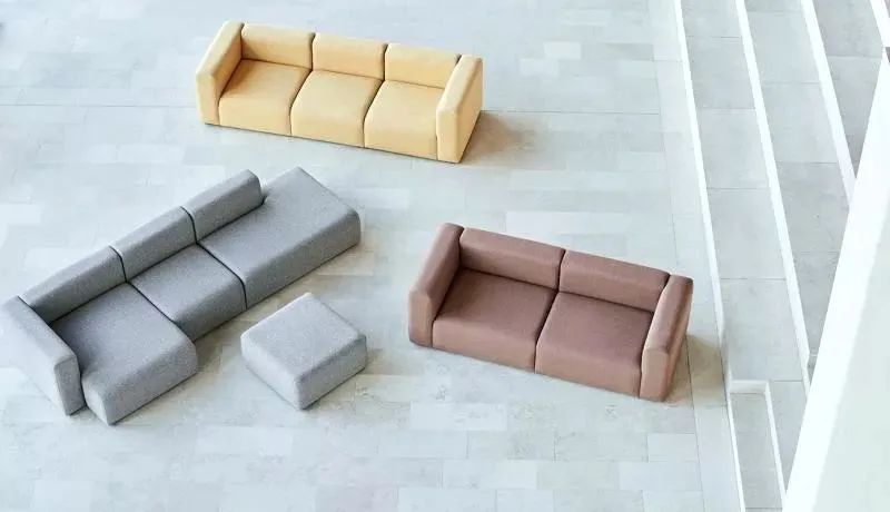 我用沙发把家里5口人分开后……家人感情反而升温了