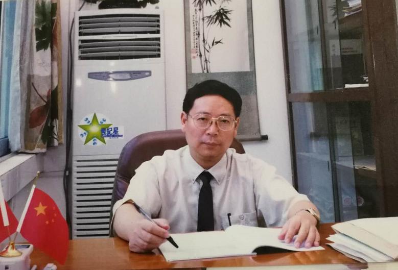 打篮球中暑死亡男孩,打篮球中暑的小男孩